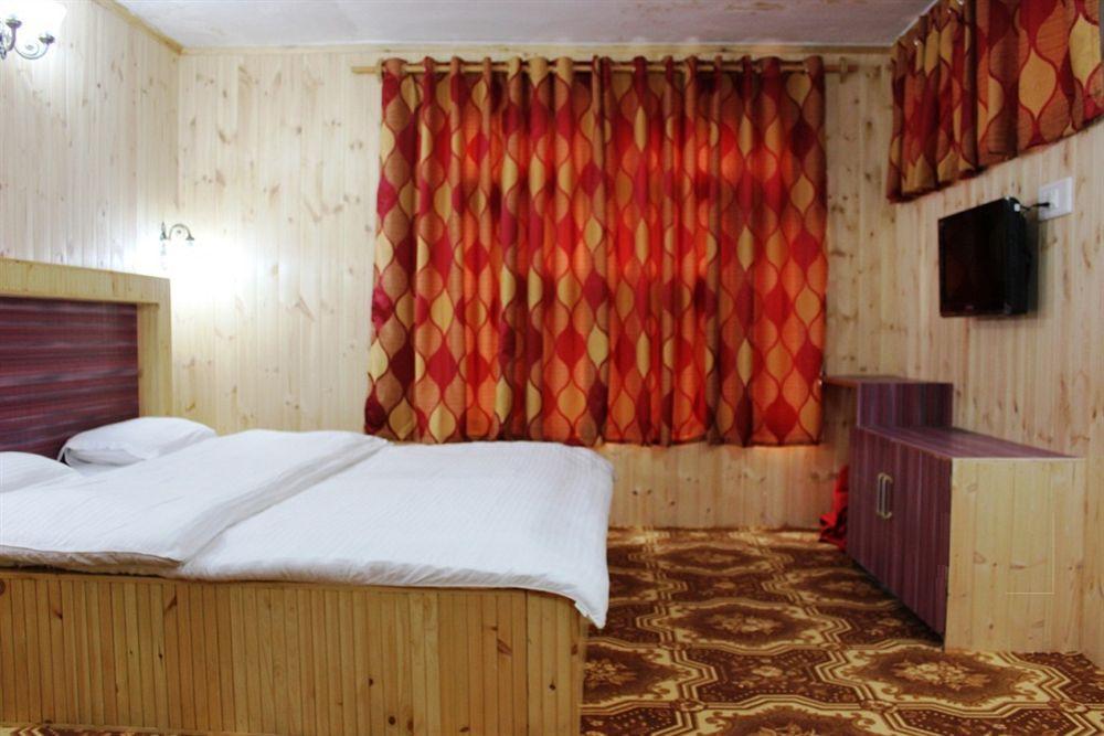 Walisons Hotel Srinagar  Exterior photo